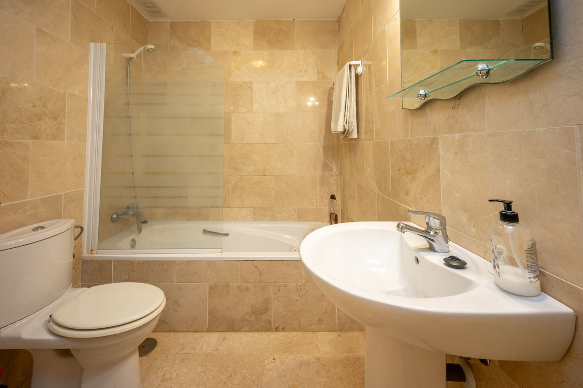 Se vende Apartamento Planta Baja de 3 dormitorios en Costa Del Sol, Málaga, España