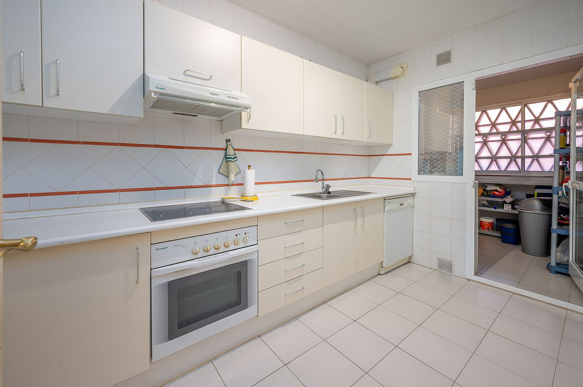 Se vende Apartamento Planta Baja de 3 dormitorios en Costa Del Sol, Málaga, España