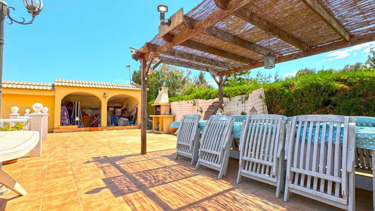 Se vende Villa - Chalet de 6 dormitorios en Costa Blanca, Alicante, España
