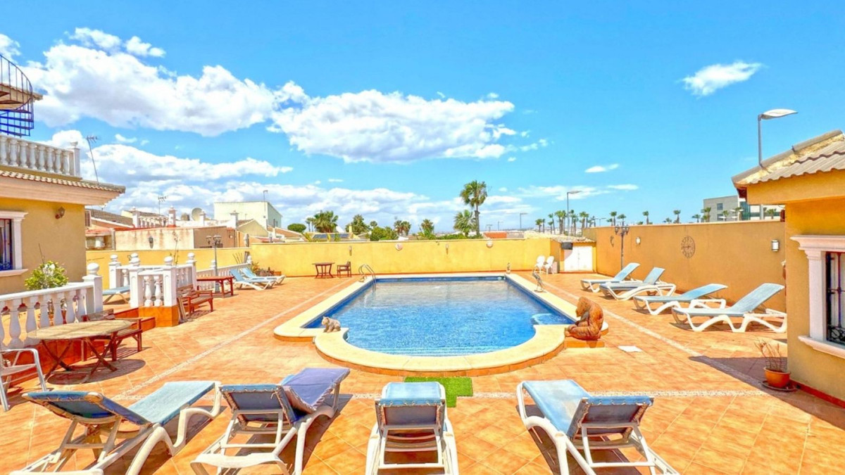 Se vende Villa - Chalet de 6 dormitorios en Costa Blanca, Alicante, España