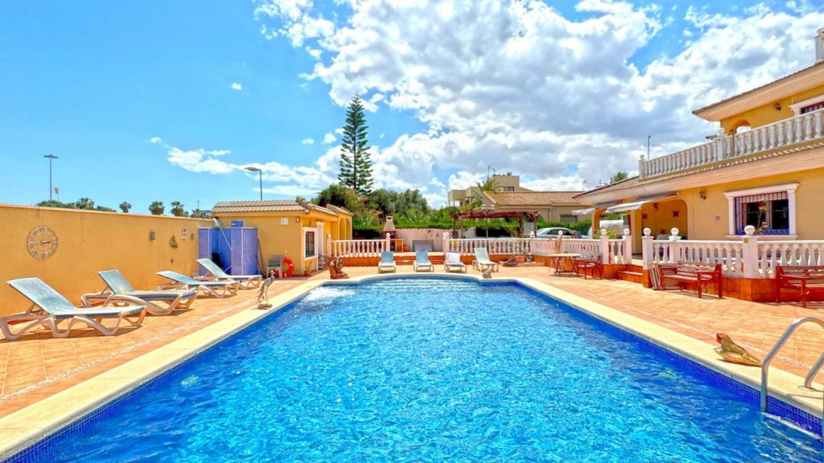 Se vende Villa - Chalet de 6 dormitorios en Costa Blanca, Alicante, España
