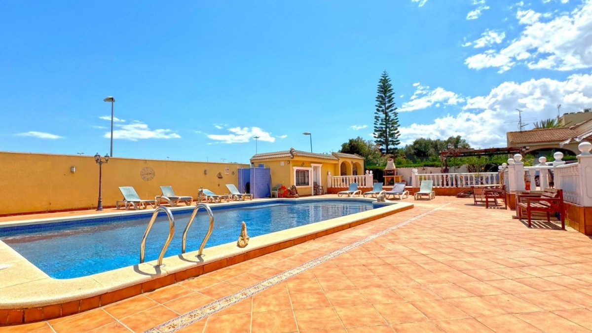 Se vende Villa - Chalet de 6 dormitorios en Costa Blanca, Alicante, España