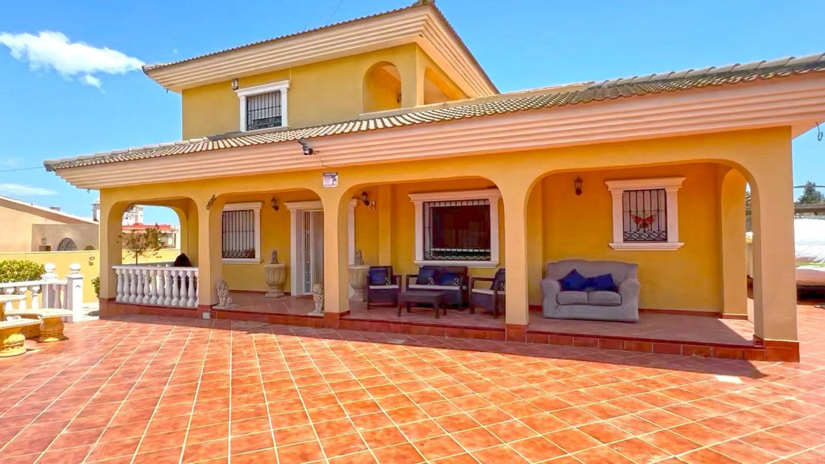 Se vende Villa - Chalet de 6 dormitorios en Costa Blanca, Alicante, España