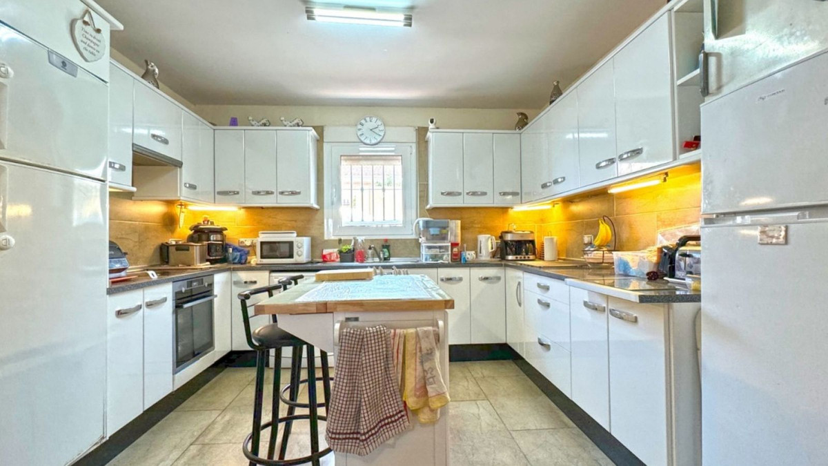 Se vende Villa - Chalet de 6 dormitorios en Costa Blanca, Alicante, España