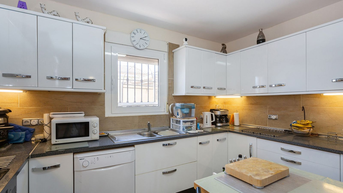 Se vende Villa - Chalet de 6 dormitorios en Costa Blanca, Alicante, España