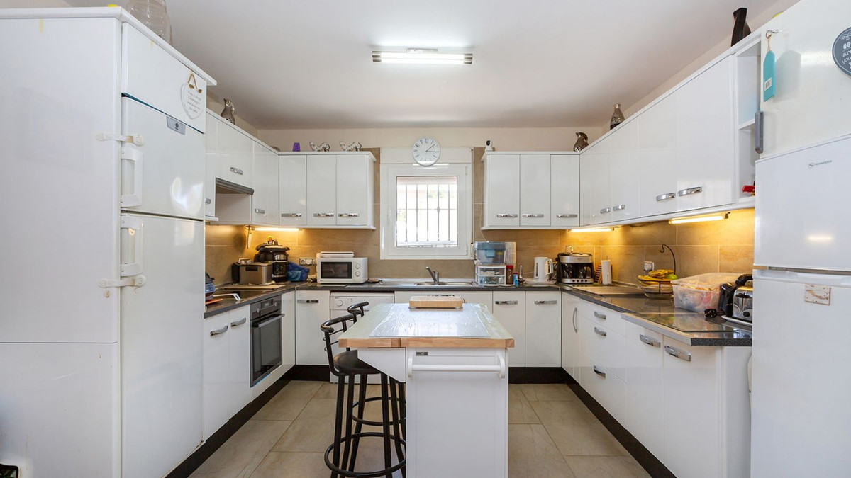 Se vende Villa - Chalet de 6 dormitorios en Costa Blanca, Alicante, España
