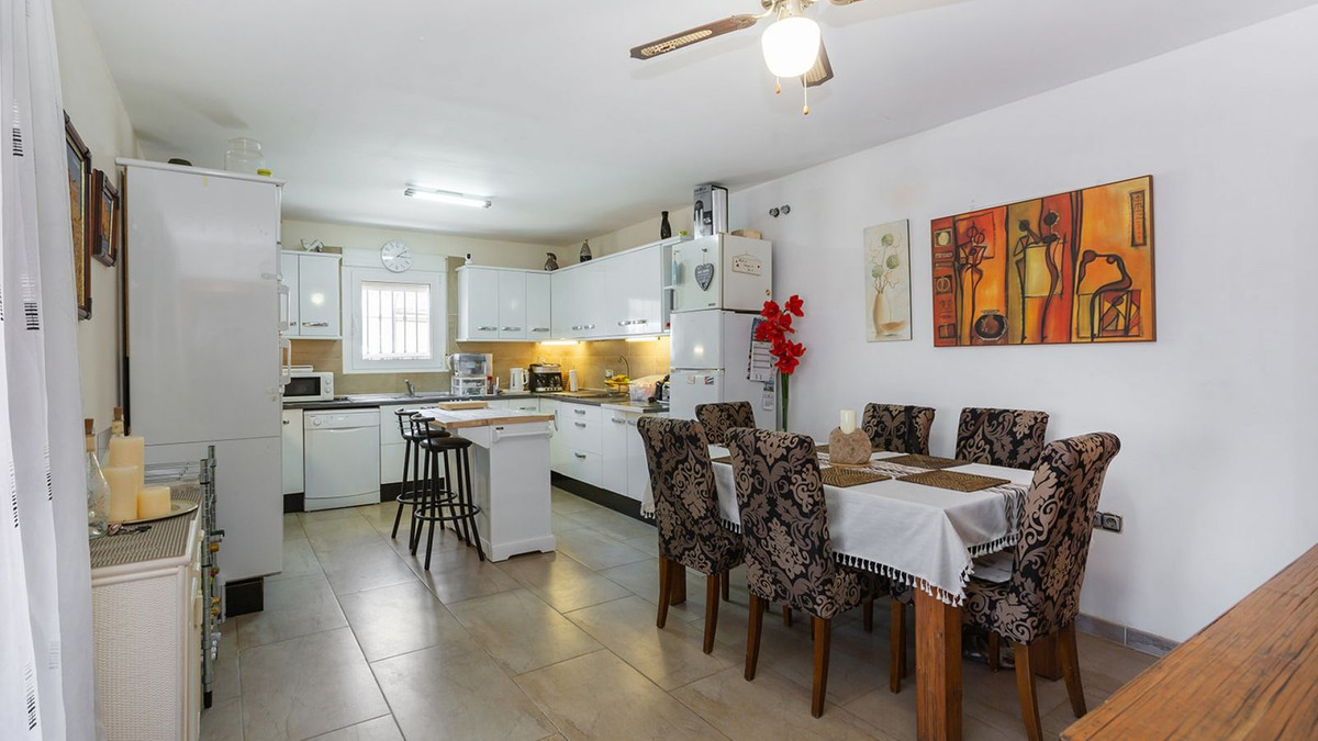 Se vende Villa - Chalet de 6 dormitorios en Costa Blanca, Alicante, España