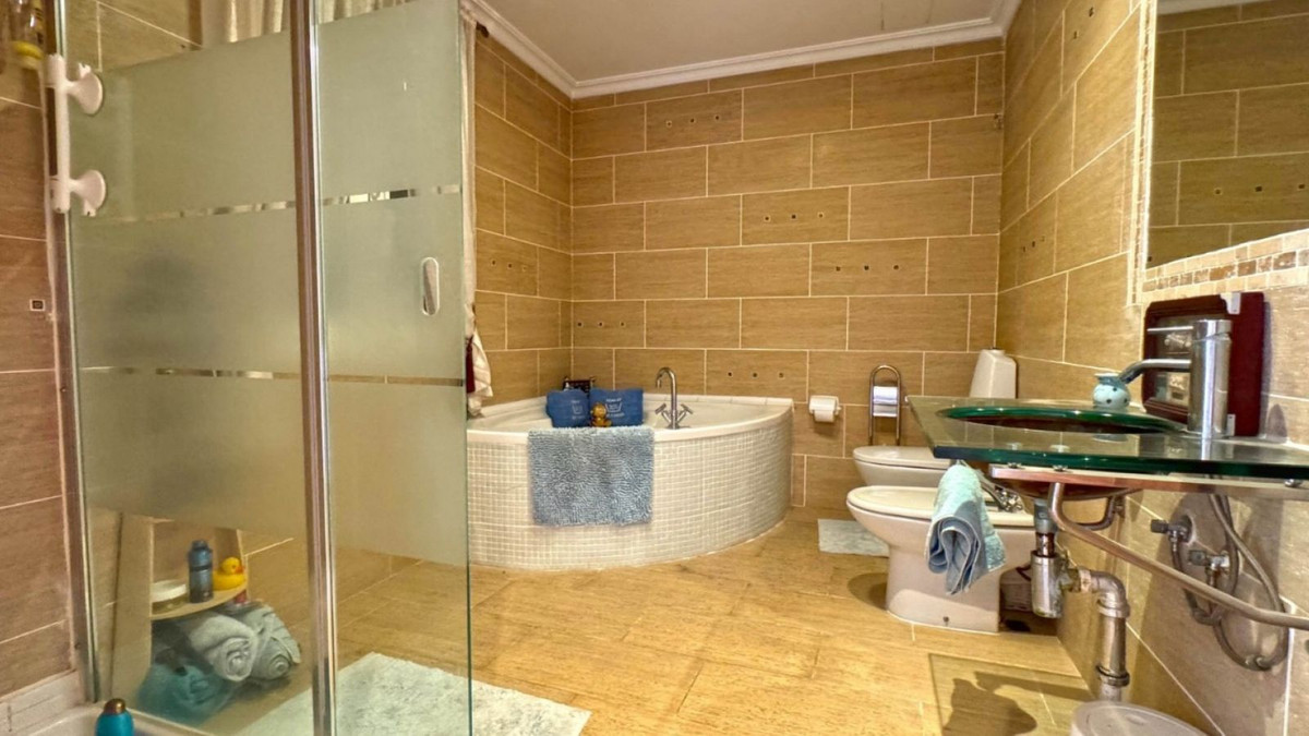 Se vende Villa - Chalet de 6 dormitorios en Costa Blanca, Alicante, España