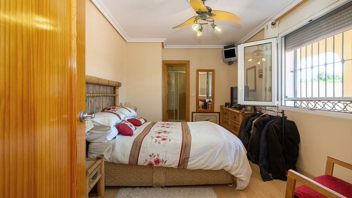 Se vende Villa - Chalet de 6 dormitorios en Costa Blanca, Alicante, España