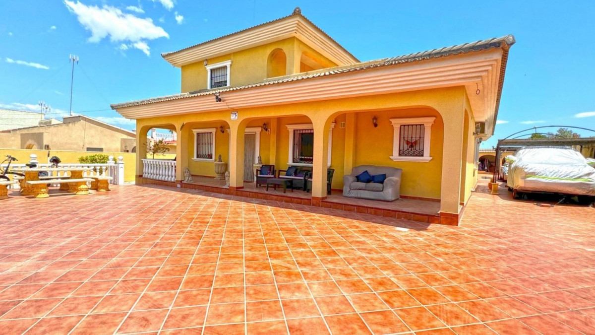 Se vende Villa - Chalet de 6 dormitorios en Costa Blanca, Alicante, España