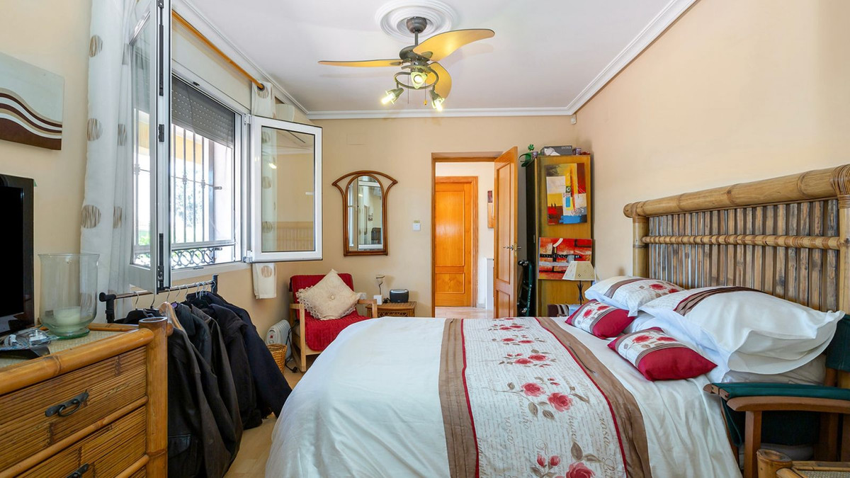 Se vende Villa - Chalet de 6 dormitorios en Costa Blanca, Alicante, España