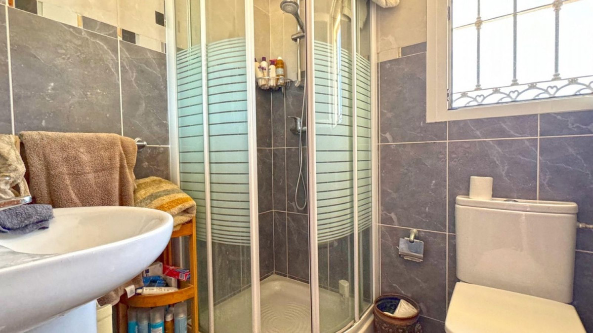 Se vende Villa - Chalet de 6 dormitorios en Costa Blanca, Alicante, España