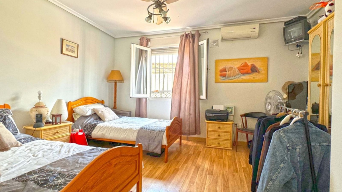 Se vende Villa - Chalet de 6 dormitorios en Costa Blanca, Alicante, España