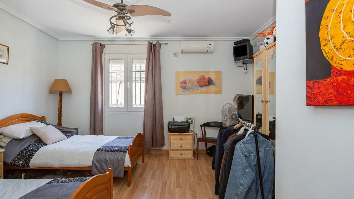 Se vende Villa - Chalet de 6 dormitorios en Costa Blanca, Alicante, España