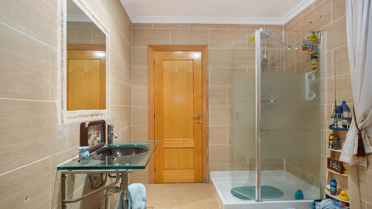 Se vende Villa - Chalet de 6 dormitorios en Costa Blanca, Alicante, España