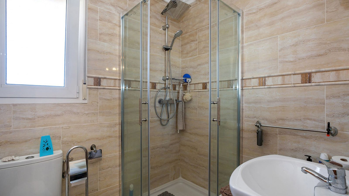 Se vende Villa - Chalet de 6 dormitorios en Costa Blanca, Alicante, España