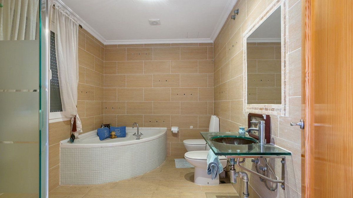Se vende Villa - Chalet de 6 dormitorios en Costa Blanca, Alicante, España