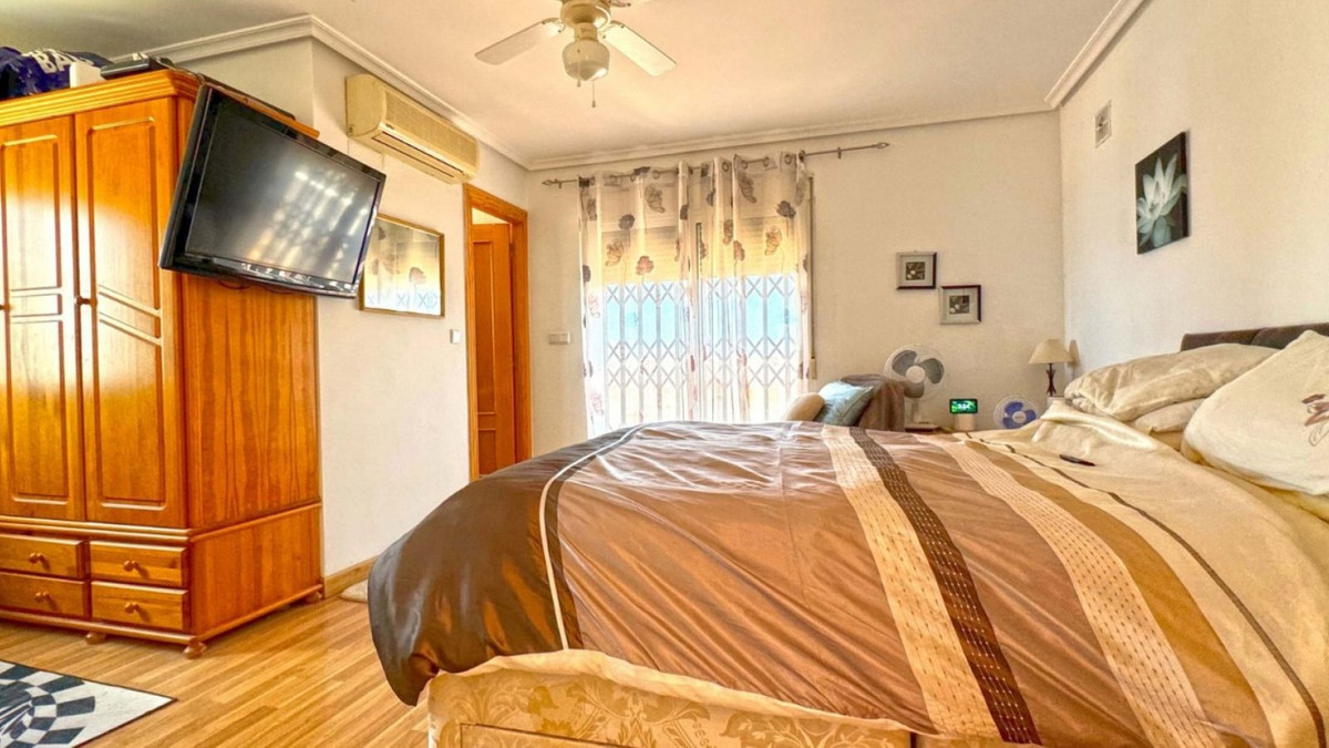 Se vende Villa - Chalet de 6 dormitorios en Costa Blanca, Alicante, España