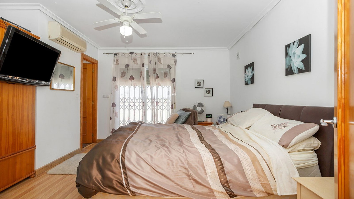 Se vende Villa - Chalet de 6 dormitorios en Costa Blanca, Alicante, España