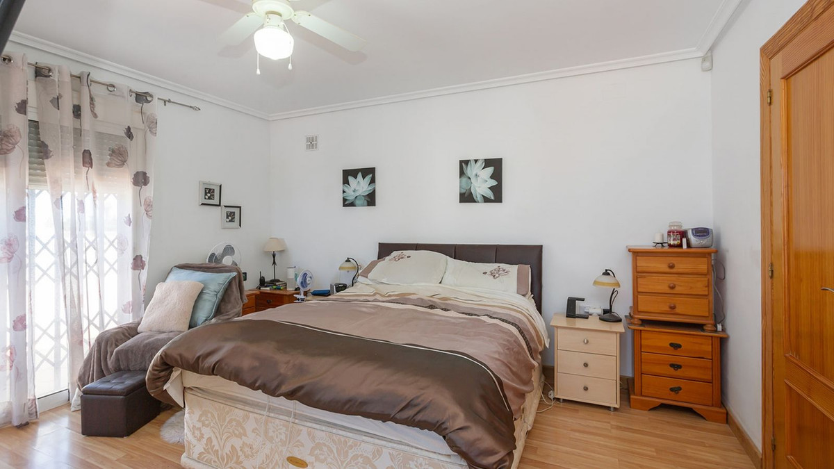 Se vende Villa - Chalet de 6 dormitorios en Costa Blanca, Alicante, España
