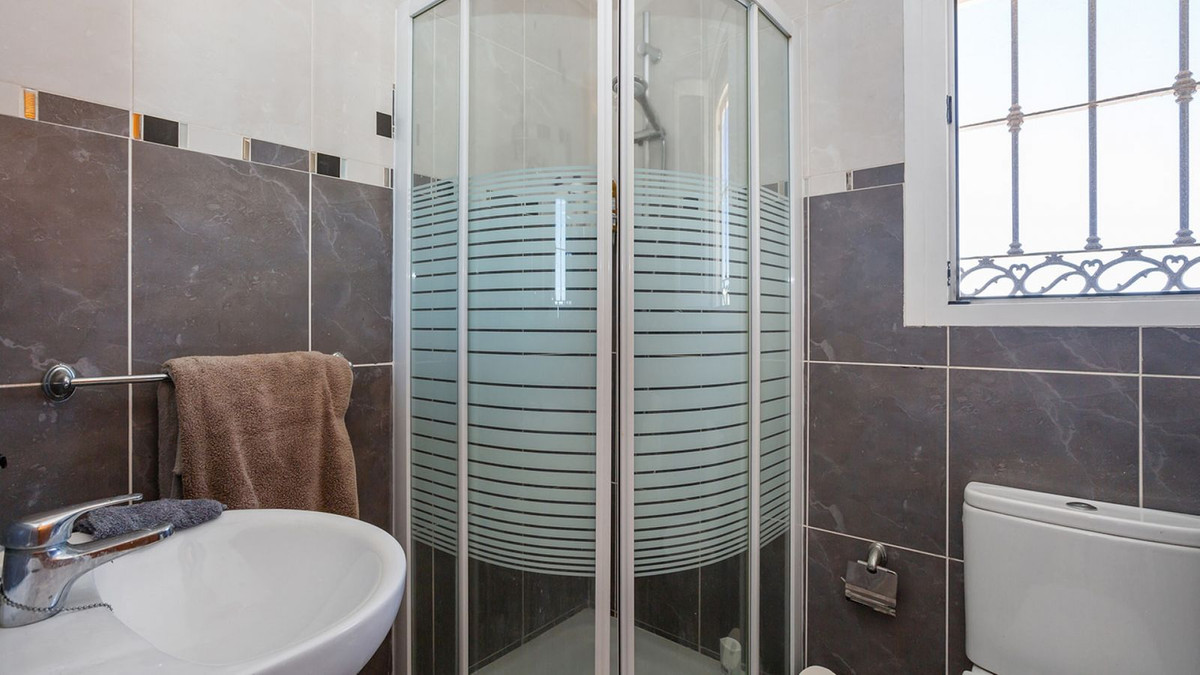 Se vende Villa - Chalet de 6 dormitorios en Costa Blanca, Alicante, España