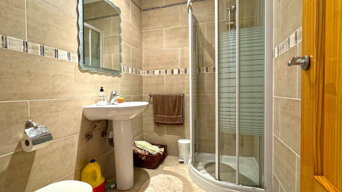 Se vende Villa - Chalet de 6 dormitorios en Costa Blanca, Alicante, España
