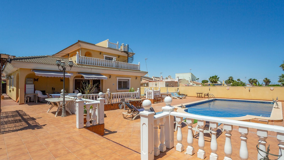 Se vende Villa - Chalet de 6 dormitorios en Costa Blanca, Alicante, España