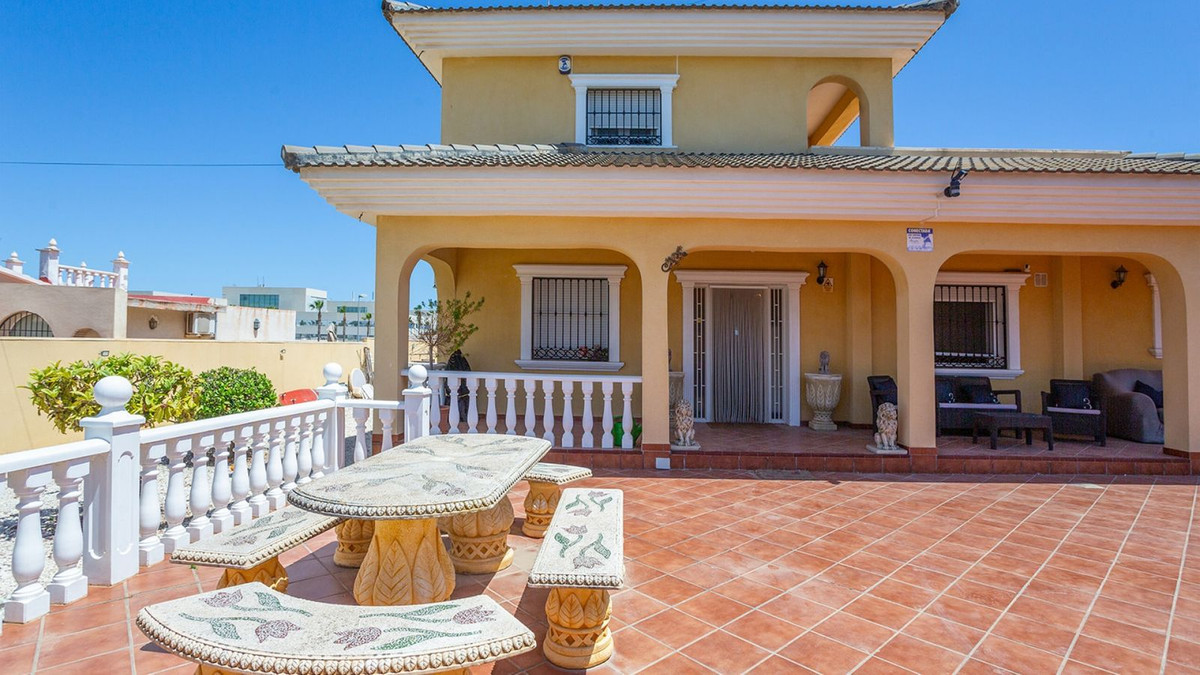 Se vende Villa - Chalet de 6 dormitorios en Costa Blanca, Alicante, España