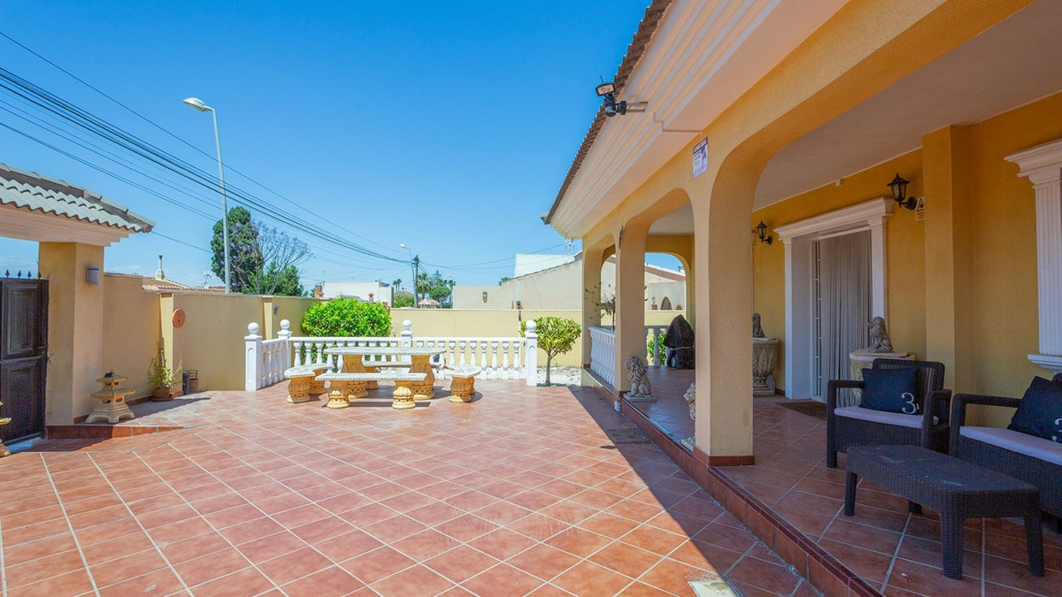 Se vende Villa - Chalet de 6 dormitorios en Costa Blanca, Alicante, España