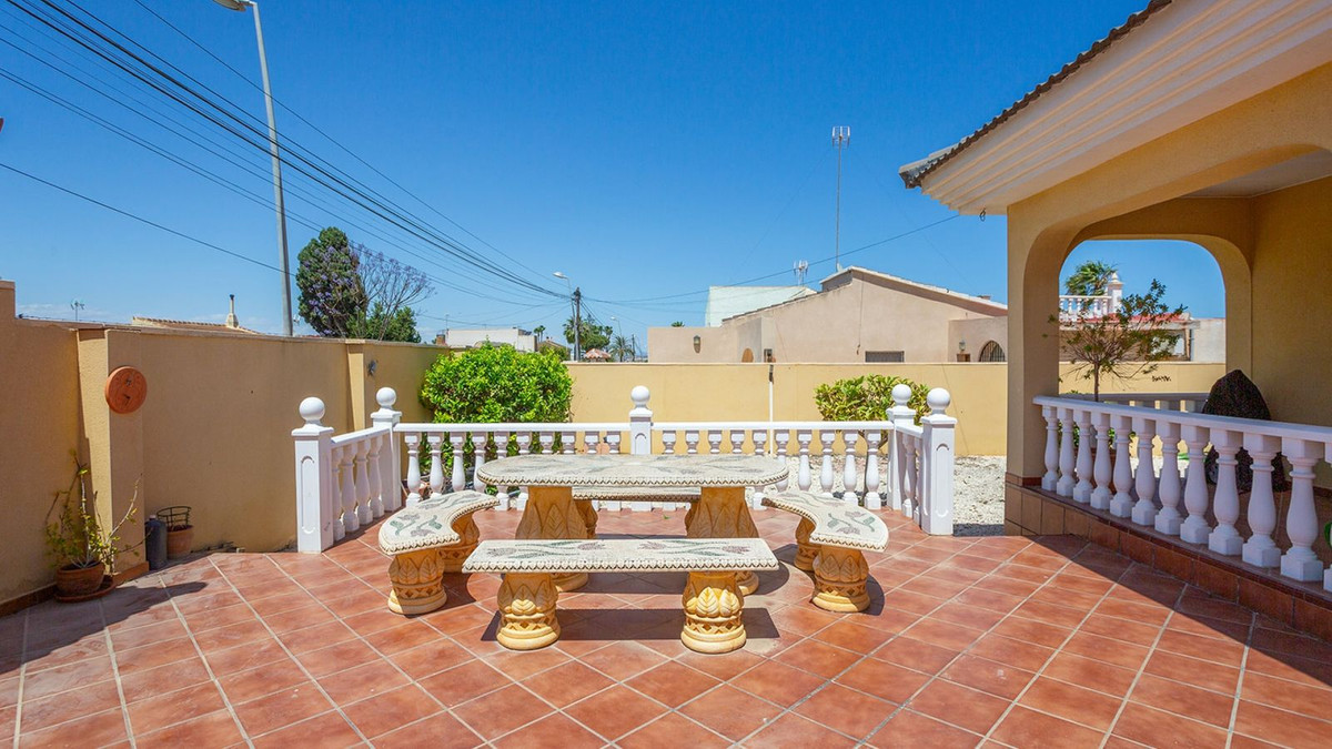 Se vende Villa - Chalet de 6 dormitorios en Costa Blanca, Alicante, España