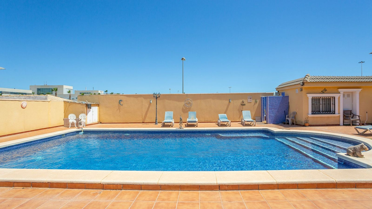 Se vende Villa - Chalet de 6 dormitorios en Costa Blanca, Alicante, España