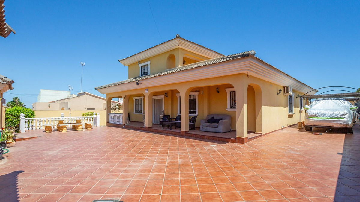 Se vende Villa - Chalet de 6 dormitorios en Costa Blanca, Alicante, España