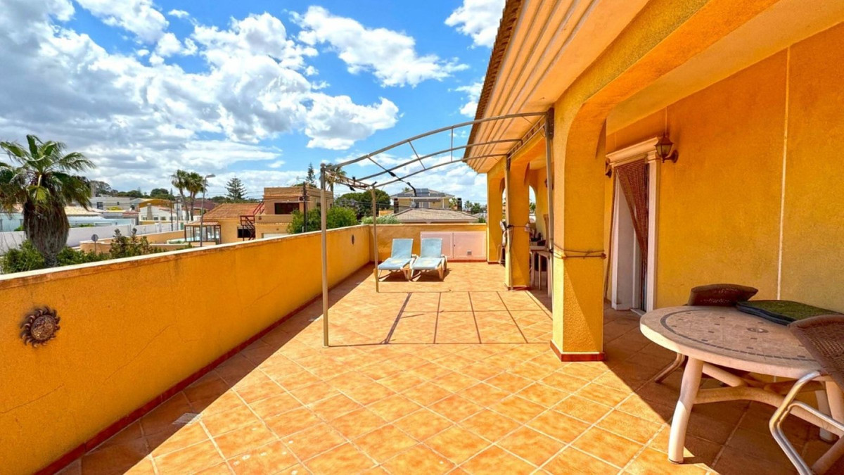 Se vende Villa - Chalet de 6 dormitorios en Costa Blanca, Alicante, España