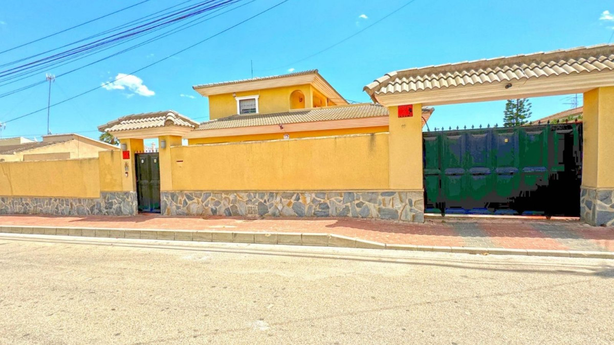 Se vende Villa - Chalet de 6 dormitorios en Costa Blanca, Alicante, España