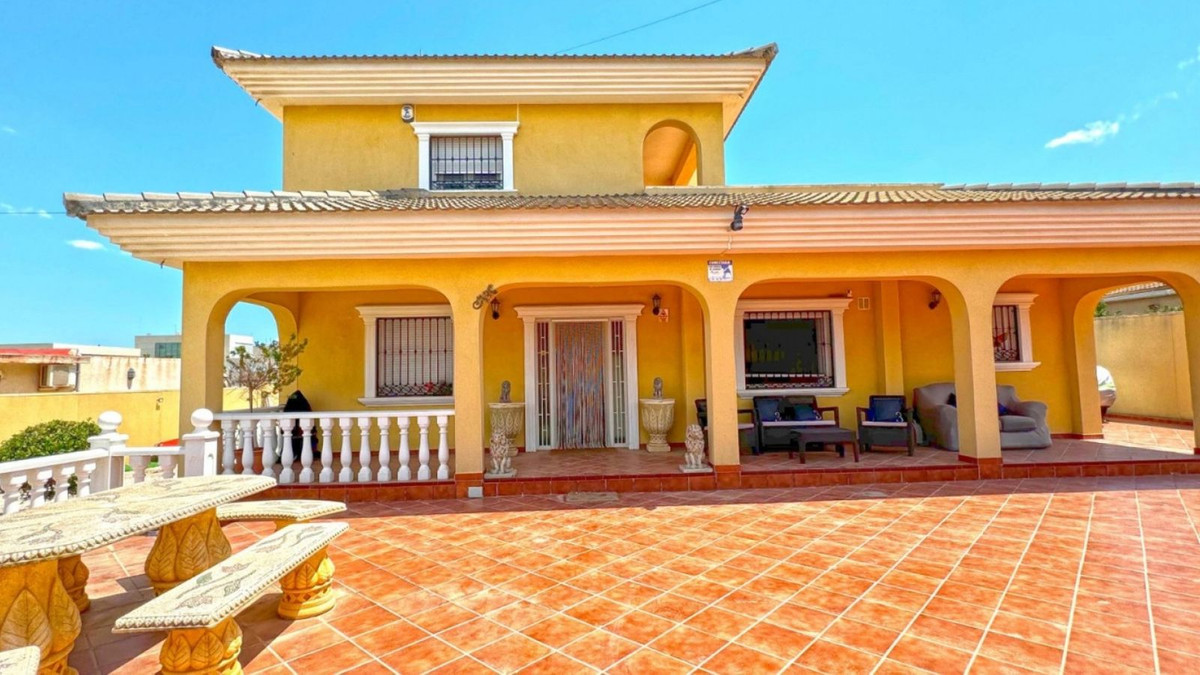 Se vende Villa - Chalet de 6 dormitorios en Costa Blanca, Alicante, España