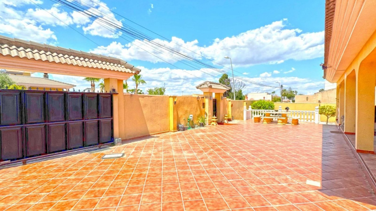 Se vende Villa - Chalet de 6 dormitorios en Costa Blanca, Alicante, España