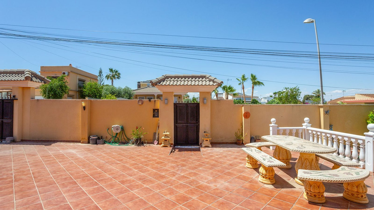 Se vende Villa - Chalet de 6 dormitorios en Costa Blanca, Alicante, España