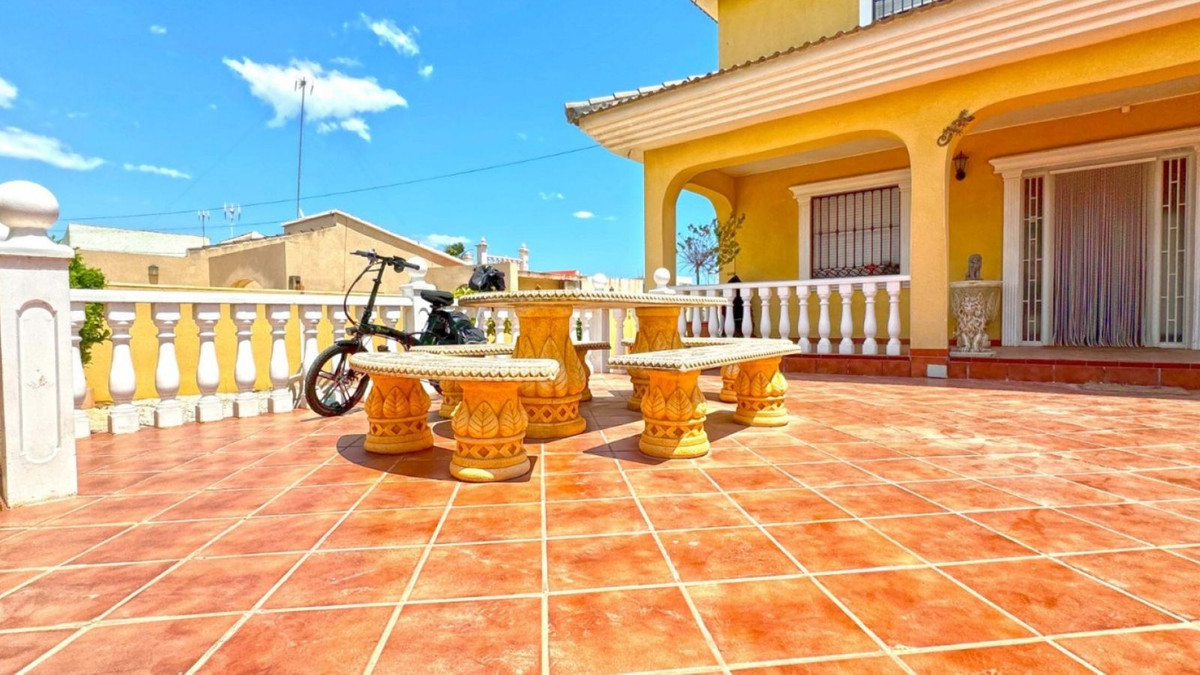 Se vende Villa - Chalet de 6 dormitorios en Costa Blanca, Alicante, España