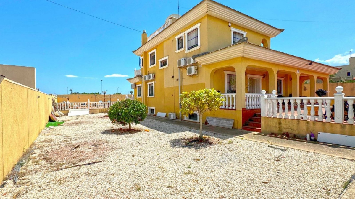 Se vende Villa - Chalet de 6 dormitorios en Costa Blanca, Alicante, España