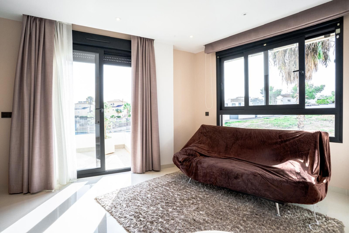 Se vende Villa - Chalet de 3 dormitorios en Costa Blanca, Alicante, España