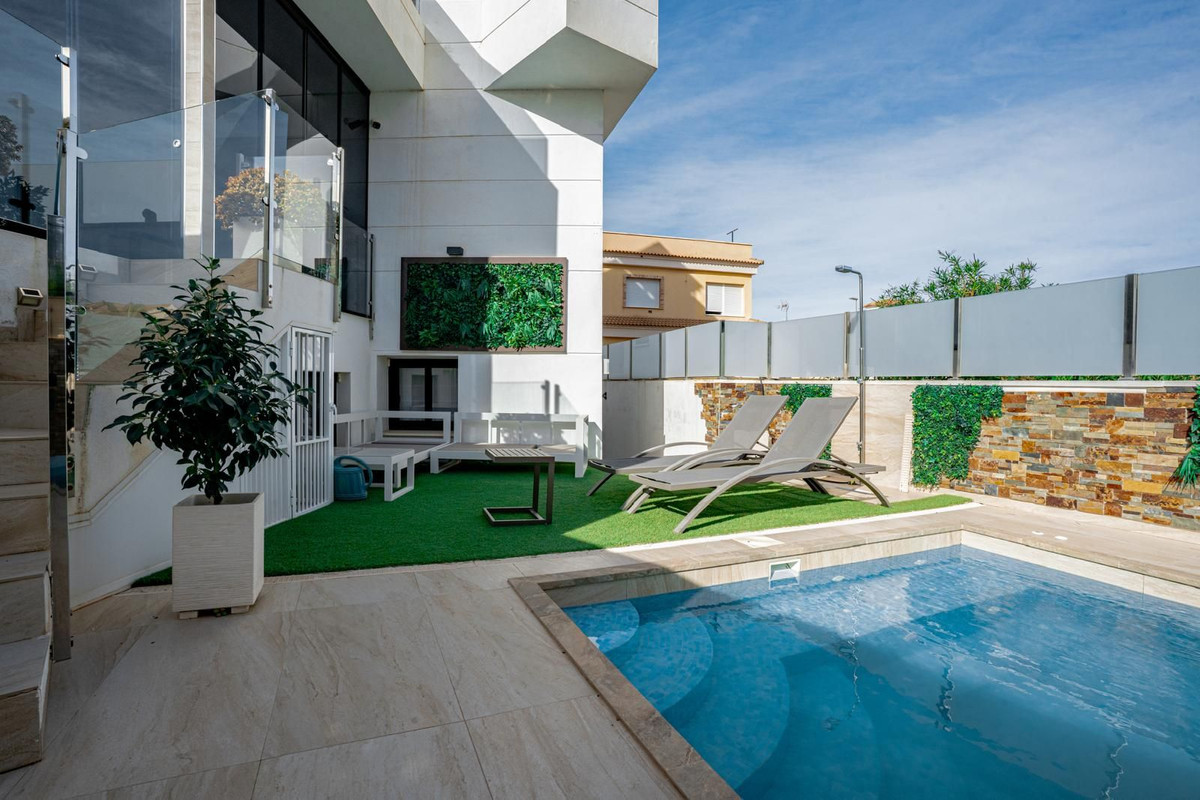 Se vende Villa - Chalet de 3 dormitorios en Costa Blanca, Alicante, España
