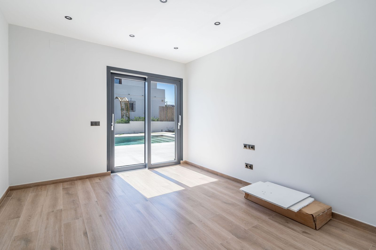 3 Bed Townhouse for sale in Estepona Costa Del Sol, Málaga, Spain