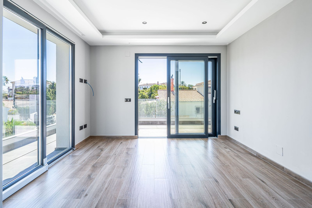 3 Bed Townhouse for sale in Estepona Costa Del Sol, Málaga, Spain