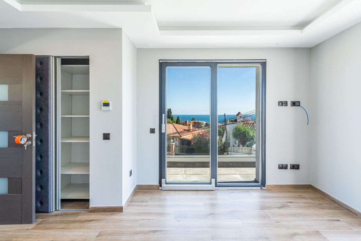 3 Bed Townhouse for sale in Estepona Costa Del Sol, Málaga, Spain
