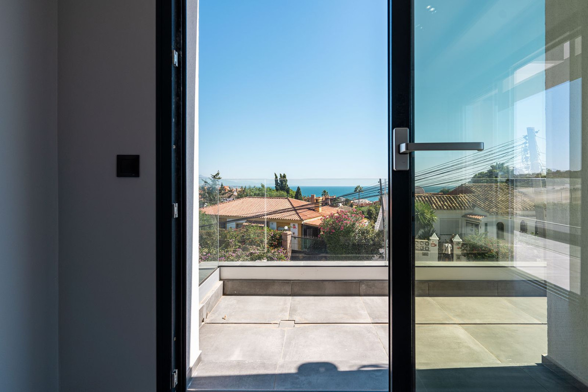 3 Bed Townhouse for sale in Estepona Costa Del Sol, Málaga, Spain