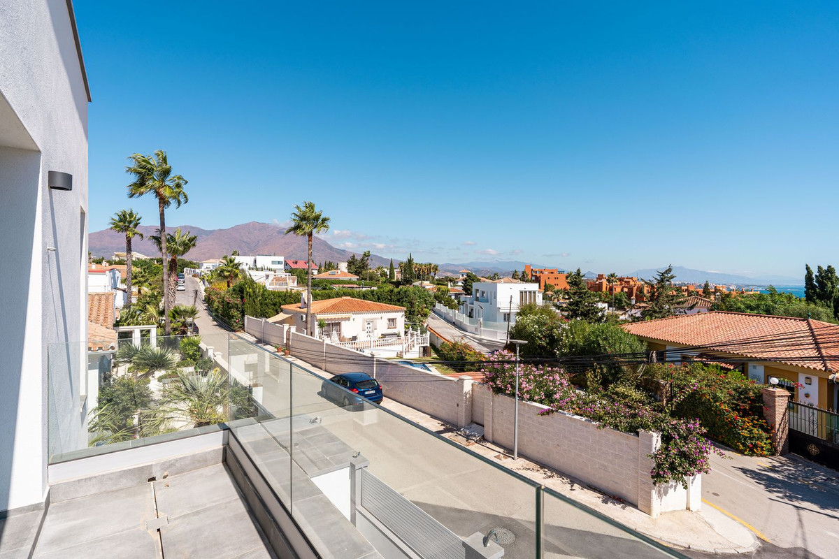 3 Bed Townhouse for sale in Estepona Costa Del Sol, Málaga, Spain