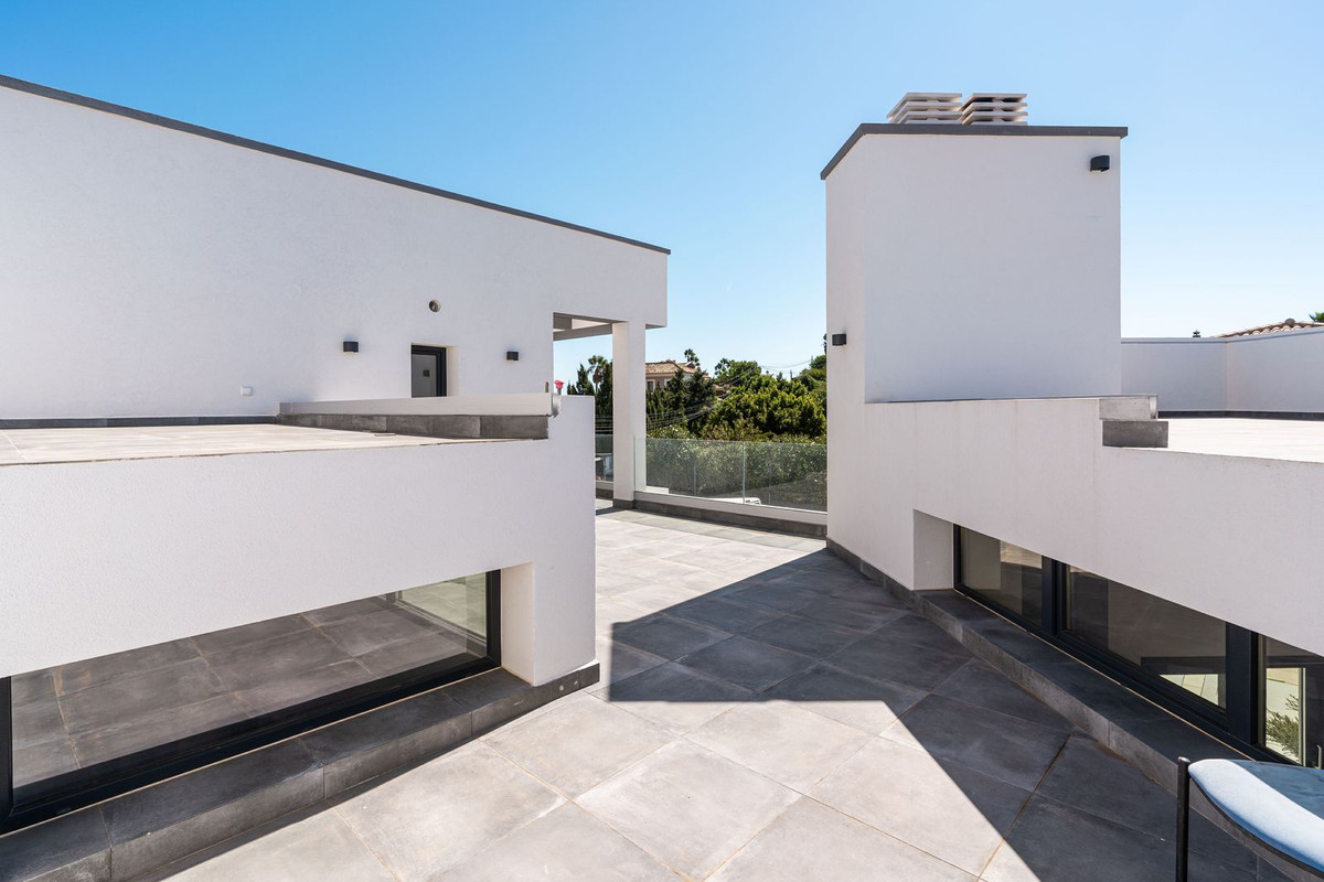 3 Bed Townhouse for sale in Estepona Costa Del Sol, Málaga, Spain