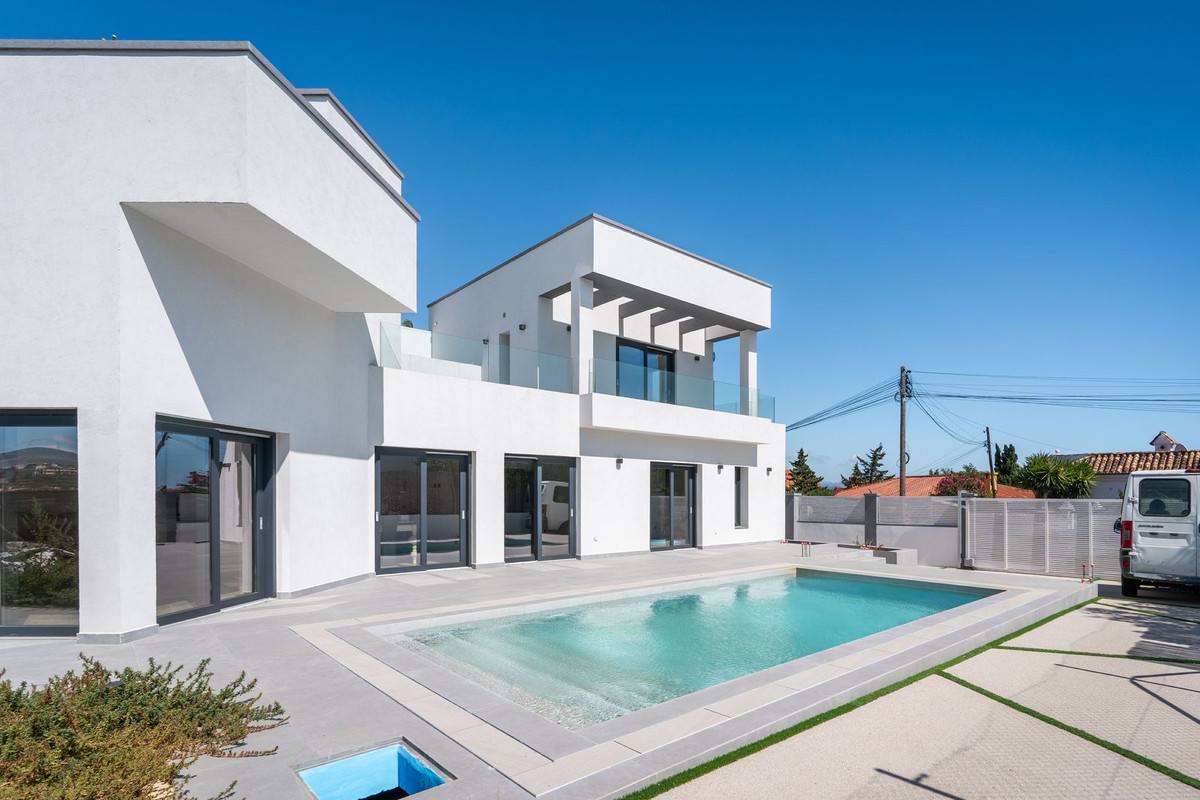 3 Bed Townhouse for sale in Estepona Costa Del Sol, Málaga, Spain