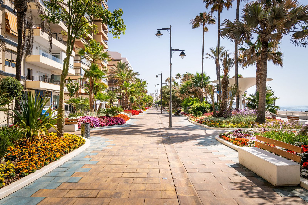 3 Bed Townhouse for sale in Estepona Costa Del Sol, Málaga, Spain
