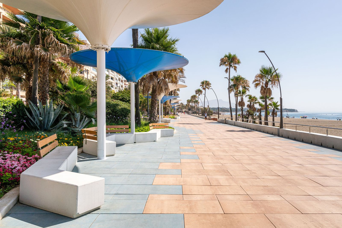 3 Bed Townhouse for sale in Estepona Costa Del Sol, Málaga, Spain